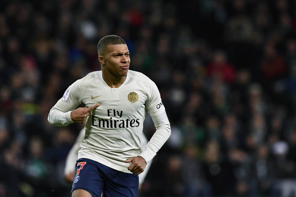 理想 i6 车型 11 月购车权益公布：现金减免调整为 5000 元，赠双腔魔毯空气悬架等